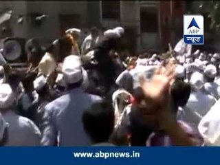 Man climbs up Kejriwal's car and slaps him during South Delhi road show