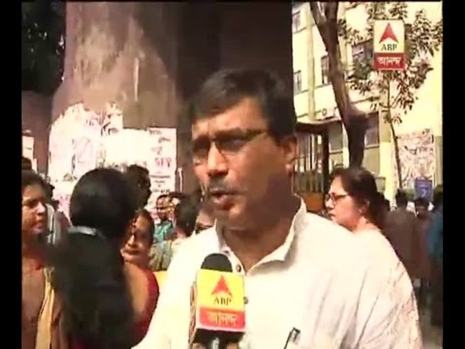 JU Professor also stands before the gate to stop ABVP supporters from entering the campus