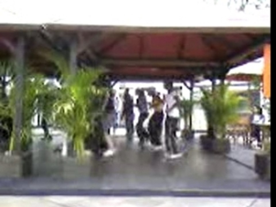 Cour de HipHop Newstyle à la terrasse du forum4