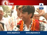 Kumar Vishwas campaigns on foot ahead of filing nomination in Amethi