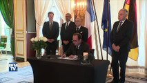 Attentat de Berlin: Hollande signe le registre de condoléances à l'ambassade allemande