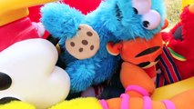 COOKIE MONSTER Cozy Coupe Little Tikes Car Crash   Driving Power Wheels & Eating Disney Cars McQueen