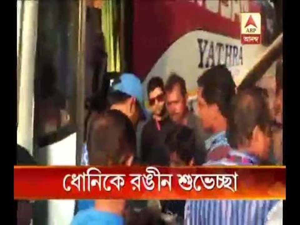 Dhoni basks in pre-Holi bash