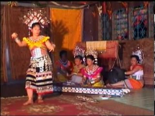 Kumang Beradu / Taboh Nguji Diri - Hellyn L