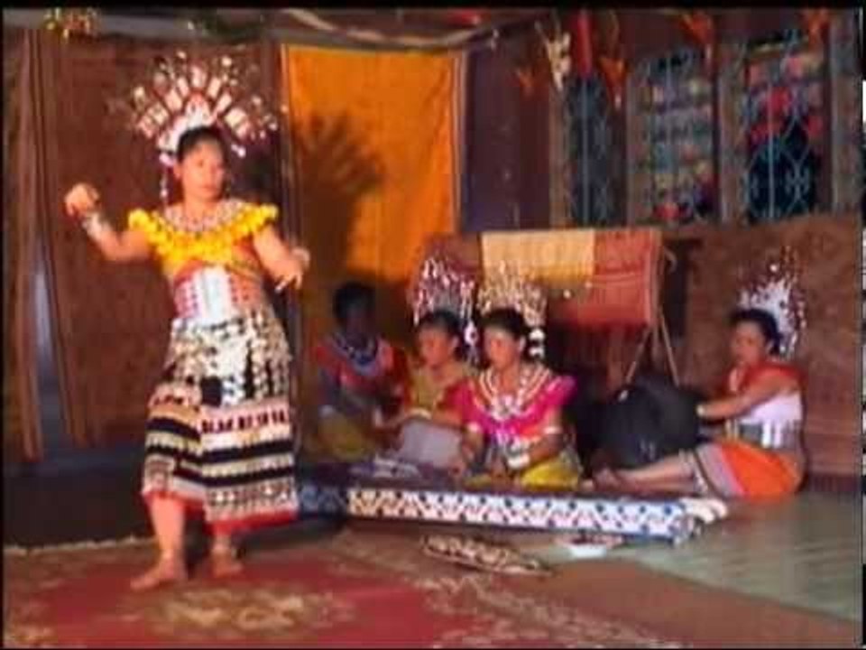 Kumang Beradu / Taboh Nguji Diri - Hellyn L