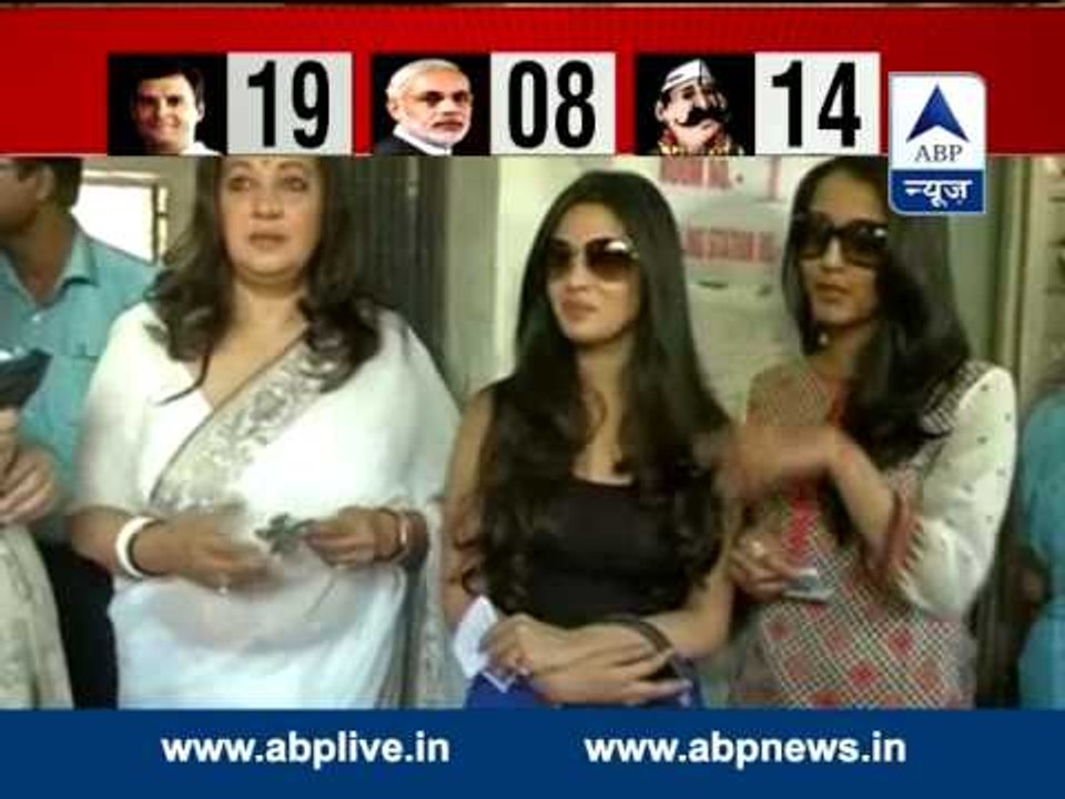 Actress & TMC candidate Moon Moon Sen, casts vote with daughters Riya and Raima