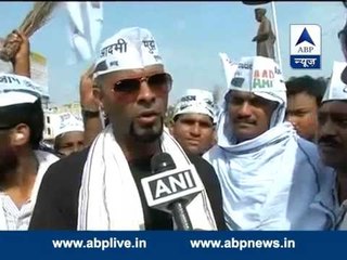 TV celebrity & AAP supporter Raghu Ram attacked in BHU campus
