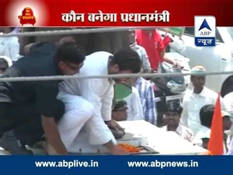 Rahul Gandhi ends roadshow after garlanding the statue of Madan Mohan Malviya