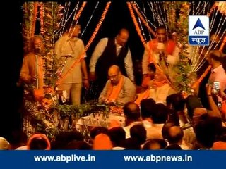 Скачать видео: Narendra Modi during Ganga Aarti in Varanasi