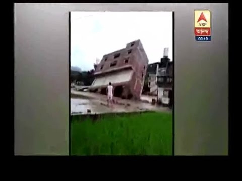 3 storey-building in China comes down