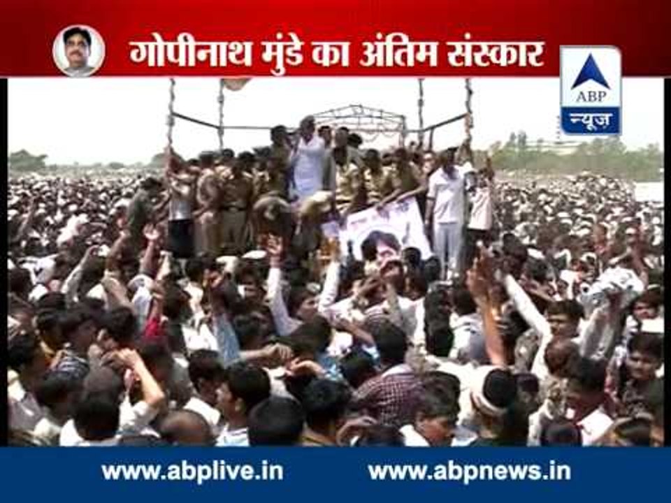 Daughter Pankaja performs last rites of Gopinath Munde