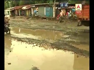Watch: Due to the rain dangerous road condition from Maheshtala to Behala