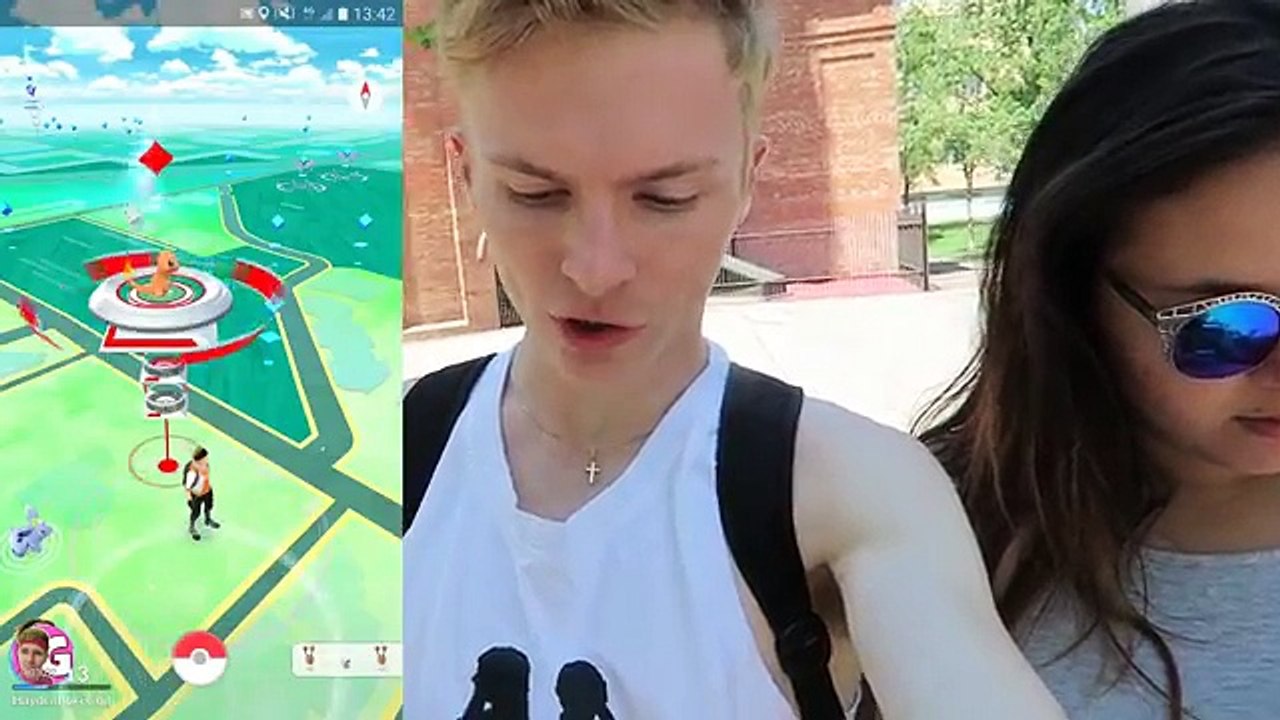 CATCHING POKEMON ON BARCELONAs BEACH!