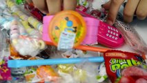 2 Giant Candy Crackers - Chupa Chups Cool Friends Rhino Lollipops - Candy & Sweets Review