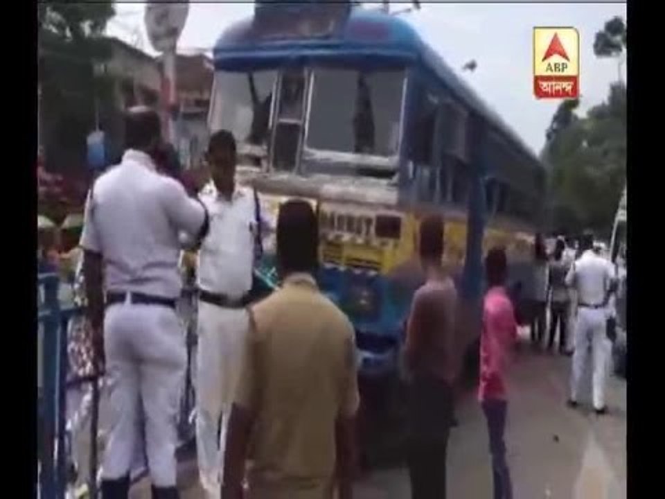 again a bus crashed to a divider in the morning caused accident