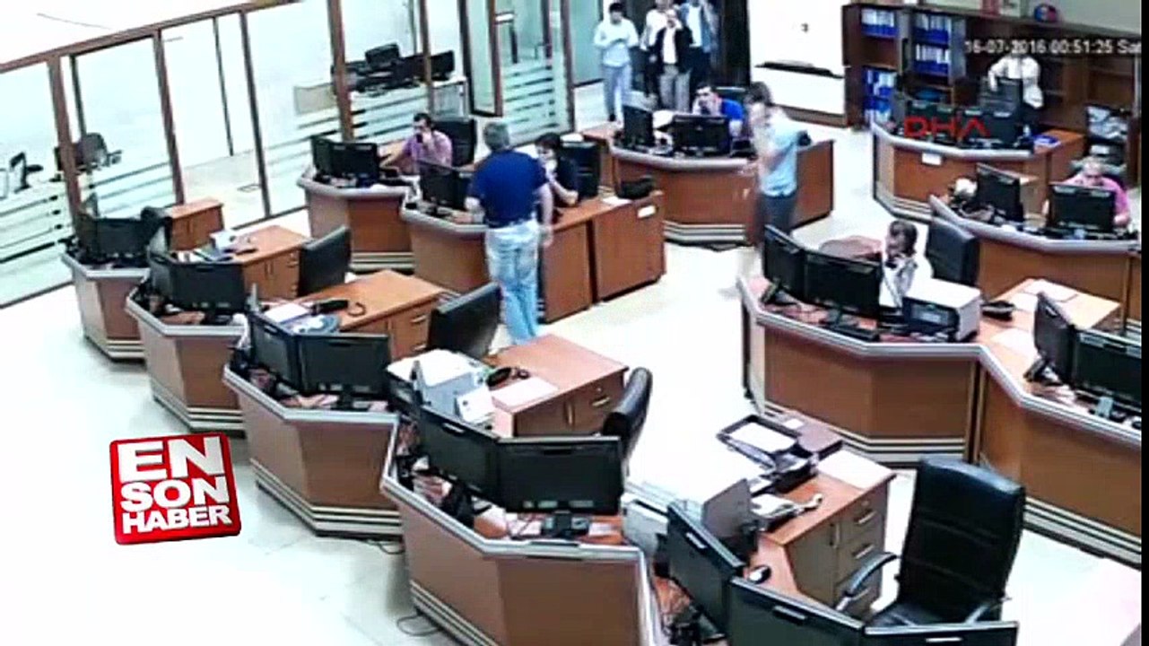 Vali Coş'un Emniyet ekiplerini mobeselerden yönettiği an | En Son Haber