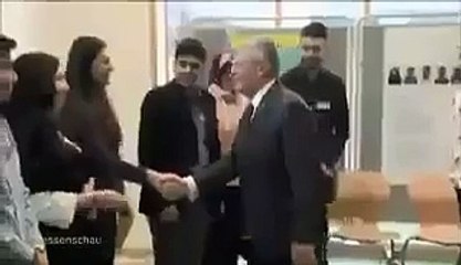 Muslim Girl Refuses To Shake Hands With President of Germany