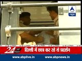 Delhi Police ACP thrashes protester inside the bus