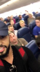 Expulsés d'un avion parce qu'il a parlé arabe à sa mère.