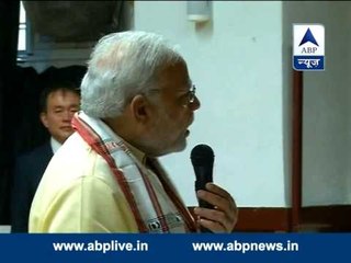 Musical Modi l PM plays flute for Japanese school kids