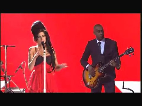 Amy Winehouse - Rehab (Live At The 2008 Brit Awards)