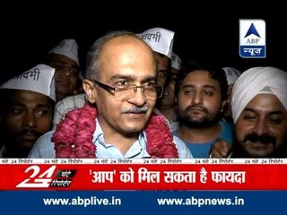 AAP workers felicitate Prashant Bhushan over SC ruling on coal block case