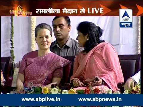 Rahul Gandhi in Delhi's Ramlila Maidan l Sonia present, Modi, Manmohan absent