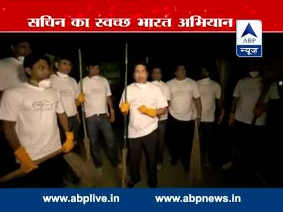 Master blaster Sachin Tendulkar accepts PM's 'Clean India' challenge, picks up broom