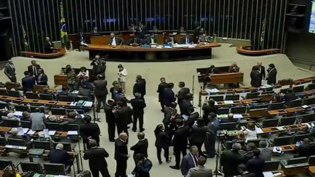 Deputados votam renegociação das dívidas dos Estados com a União