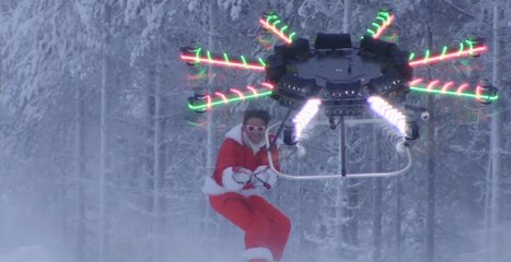 Papa Noël moderne vient en drone