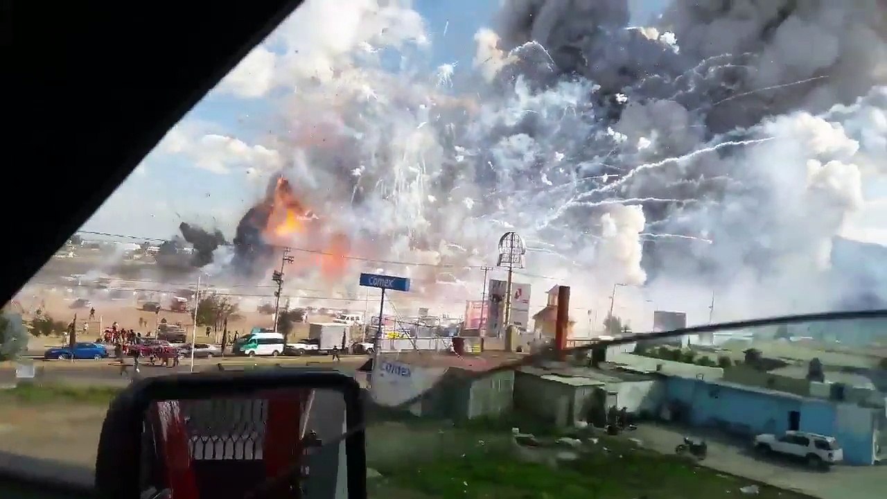 Enorme explosion sur un marché de feux d’artifice