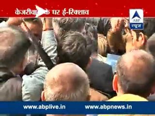 2nd day of Kejriwal's work I E-rickshaw pullers, teachers on streets