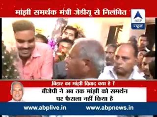 JD-U suspends 7 pro-Manjhi ministers