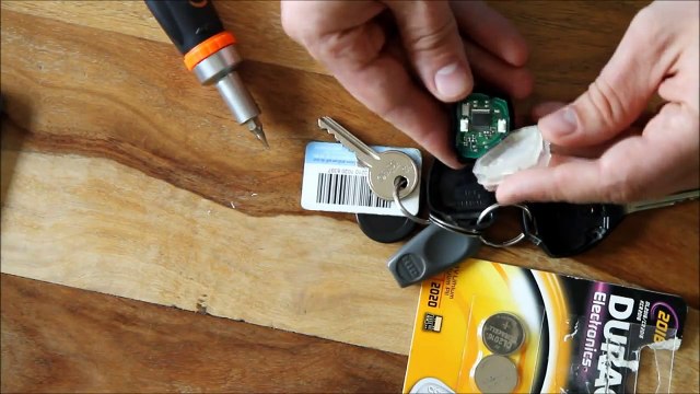 Toyota Auris Corolla Change Battery In Key Fob