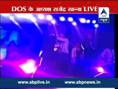 Mika Singh slaps a doctor at Live event