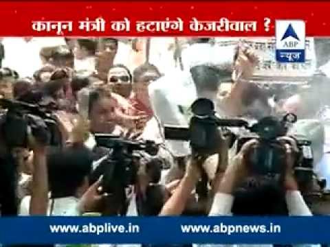 Tomar fake marksheet : BJP protests outside Kejriwal's house, demands resignation