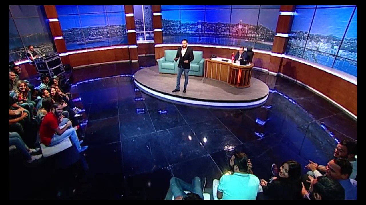 KARIM EL GHARBI au café