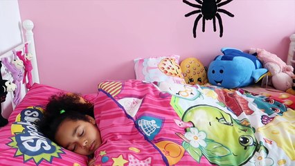 Giant Spider Attack Girl In Bed Sleeping | Toys AndMe