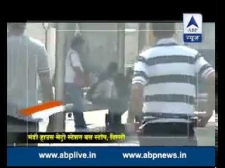 Ye Bharat Desh Hai Mera: See what Delhi people do when a man threw garbage on a bus stand