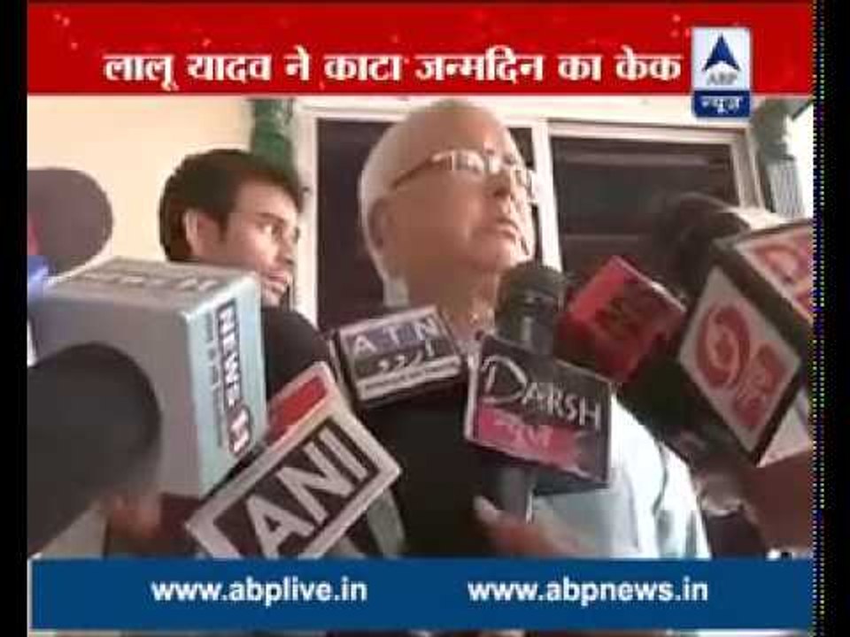 Lalu Yadav celebrates birthday; cuts cake with Rabri Devi