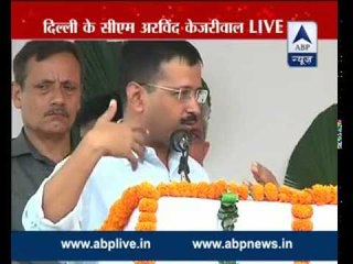 Kejriwal introduces new mechanical sucker machine for NDMC to clean Delhi