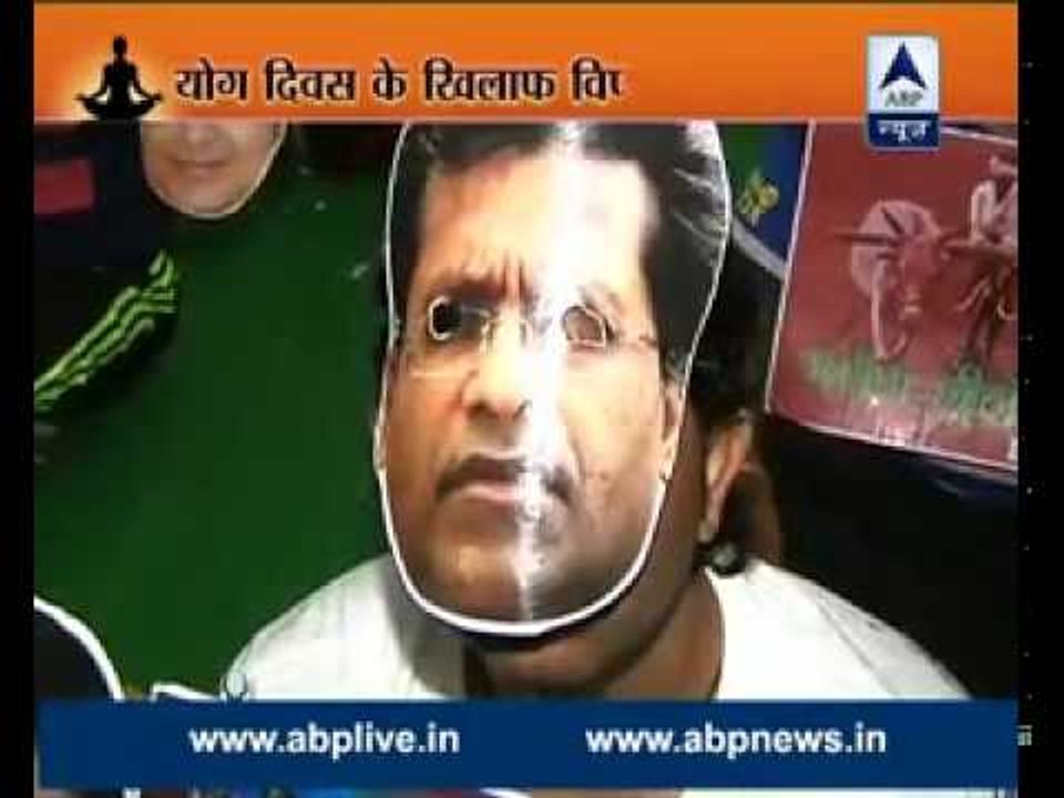 Youth Congress protests against Yoga Diwas at Jantar Mantar