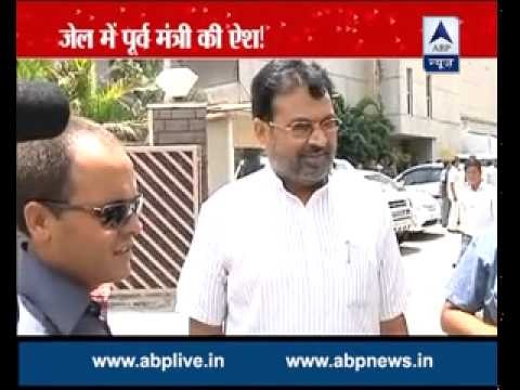 Vyapam accused ex-minister Lakshmikant Sharma leading a luxurious life in jail premises