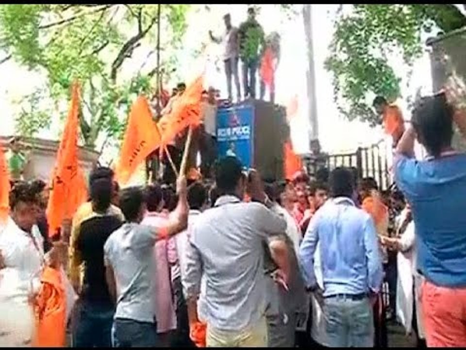 ABVP protest against Stephens' principal over molestation row