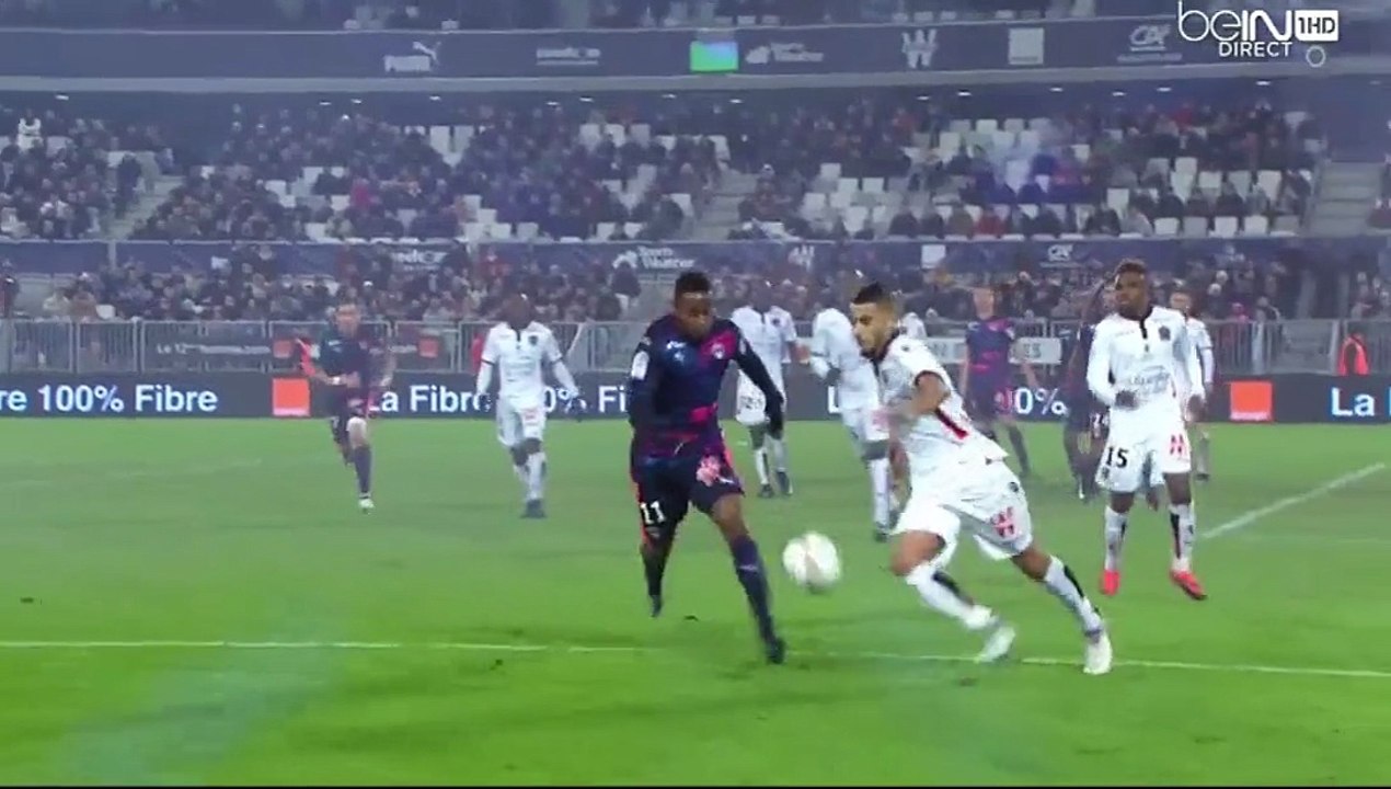 Younes Belhanda pète les plombs et se prend un carton rouge !