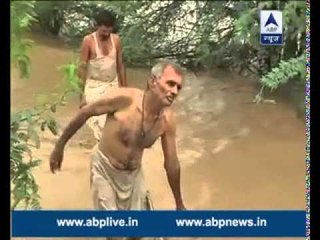 Watch how a man saves his life with the help of an earthen pot