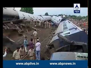 Watch how Kamayani and Janata Express derailed from platform in graphics