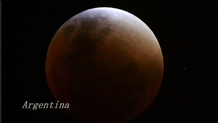 TBlood moon wows spectators all over the world