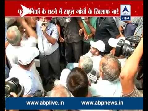 Rahul Gandhi visits ex-servicemen at Jantar Mantar; protestors sloganeerd ‘Rahul Gandhi