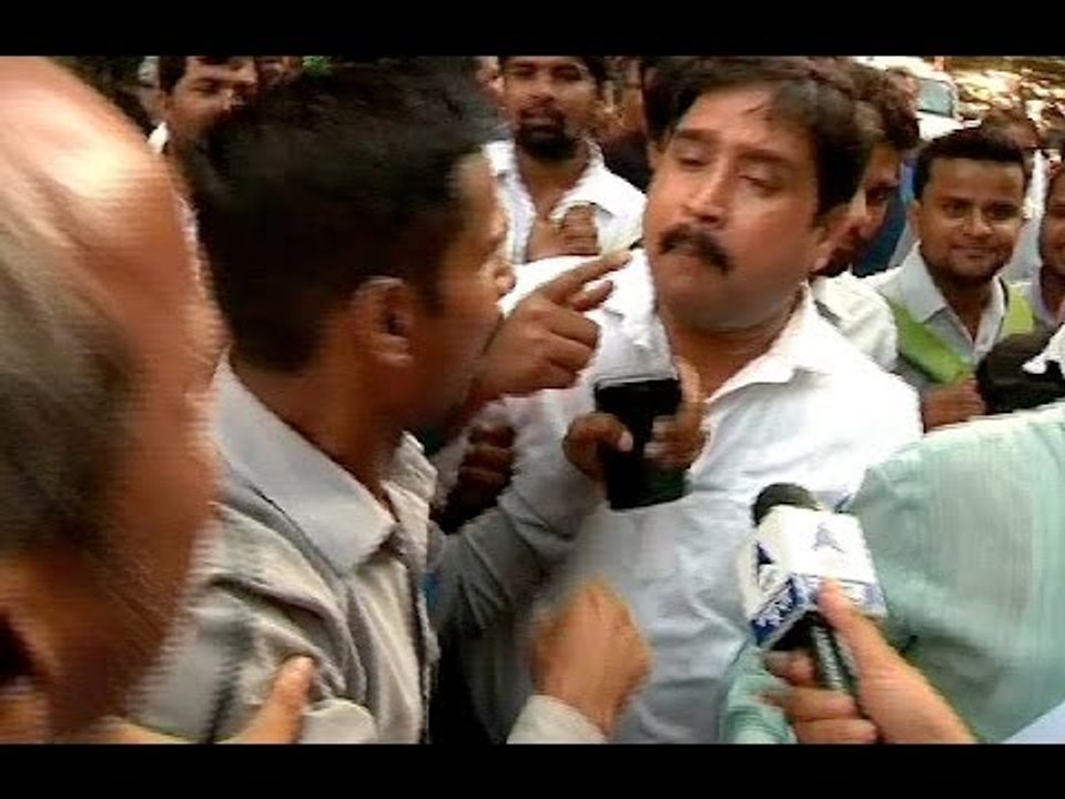 Maithili Mahasabha members create ruckus outside Kejriwal-Nitish programme